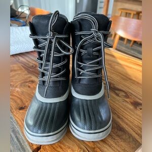 Sorel waterproof boots excellent condition !